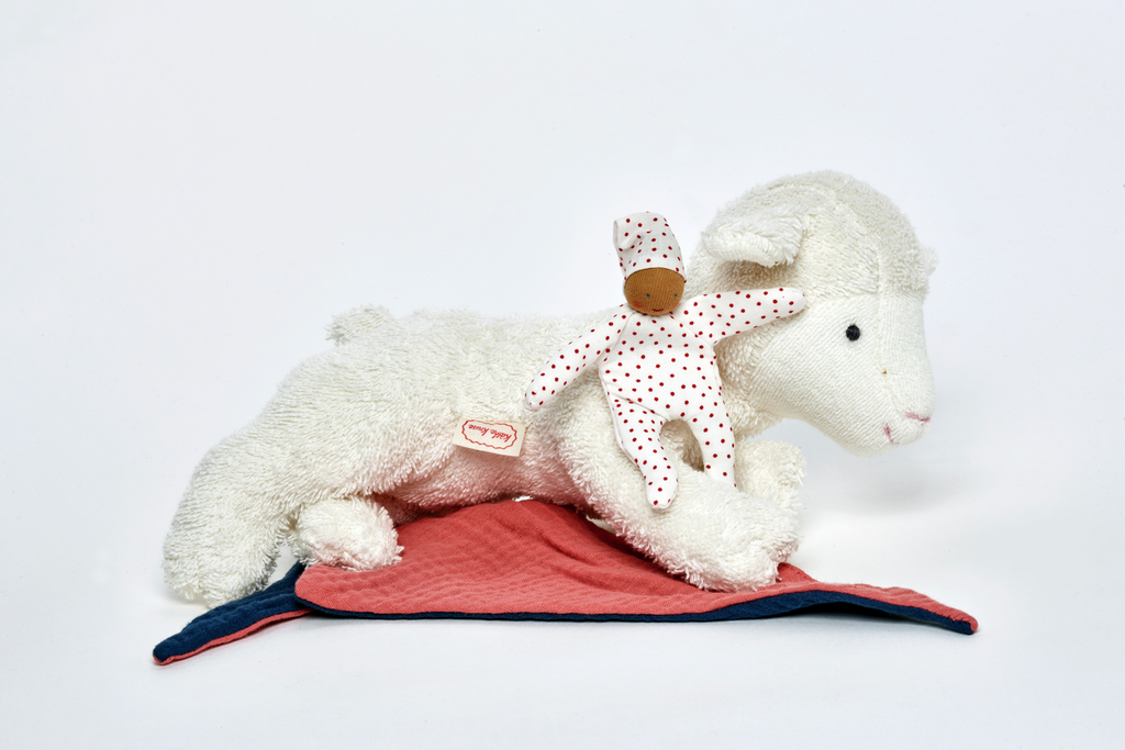 Luise Lamm liegend